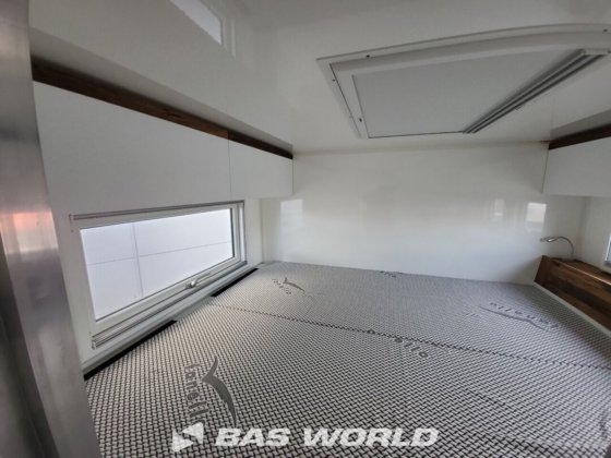 太脱拉8X8露营车