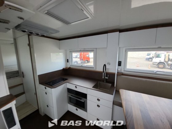 太脱拉8X8露营车