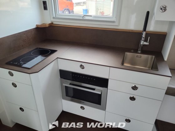 太脱拉8X8露营车