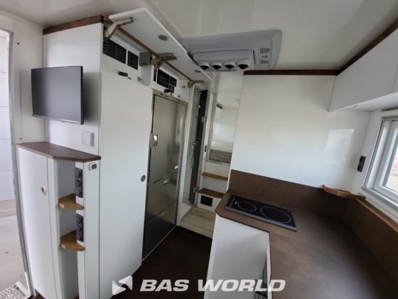 太脱拉8X8露营车