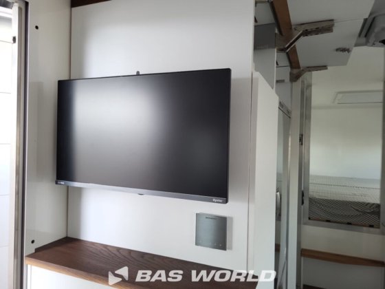 太脱拉8X8露营车