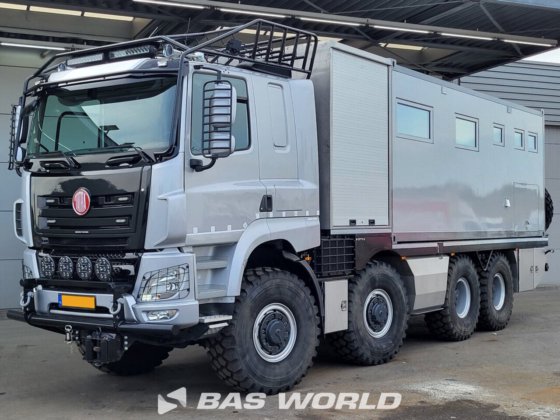 太脱拉8X8露营车