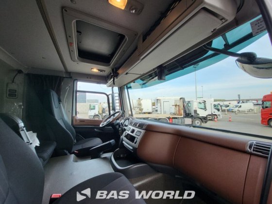 太脱拉8X8露营车