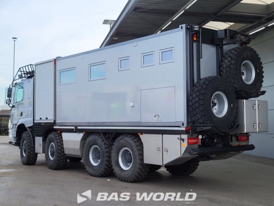 太脱拉8X8露营车