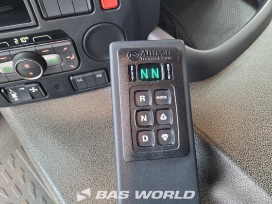 太脱拉8X8露营车