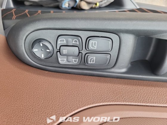 太脱拉8X8露营车