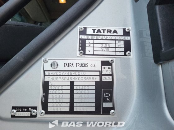 太脱拉8X8露营车