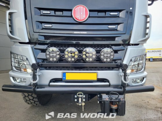 太脱拉8X8露营车