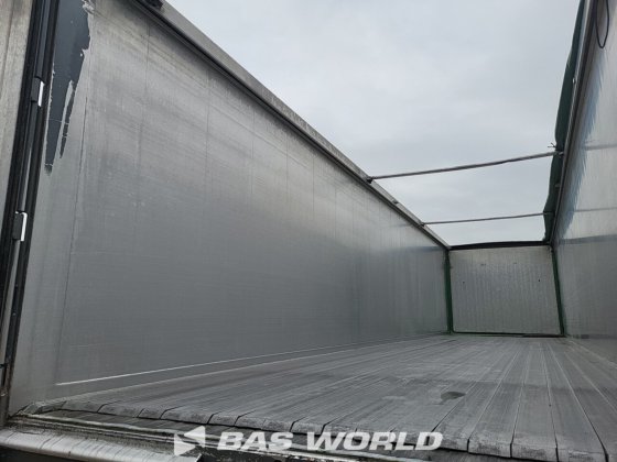 クレーカー・ウォーキング・フロア