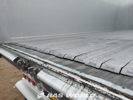 クレーカー・ウォーキング・フロア