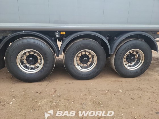 クレーカー・ウォーキング・フロア