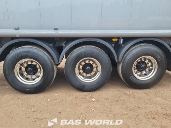 クレーカー・ウォーキング・フロア