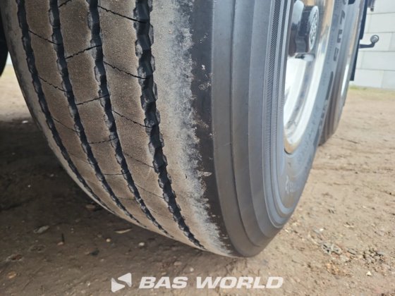 クレーカー・ウォーキング・フロア