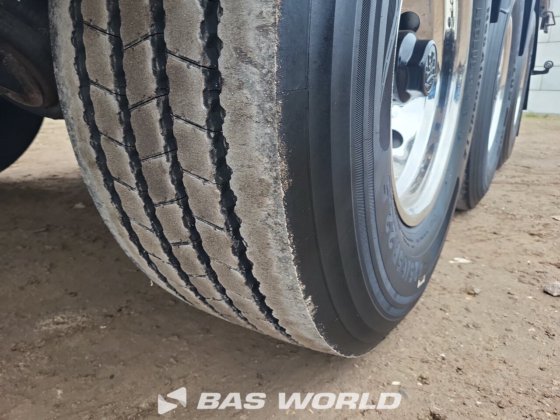 クレーカー・ウォーキング・フロア