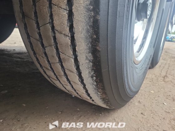 クレーカー・ウォーキング・フロア