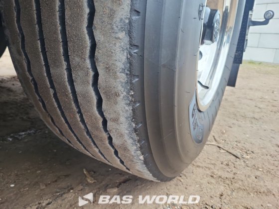 クレーカー・ウォーキング・フロア