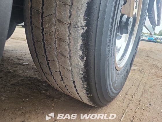 クレーカー・ウォーキング・フロア