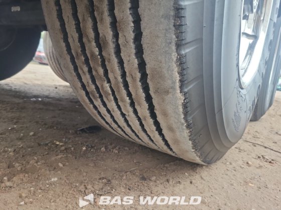 クレーカー・ウォーキング・フロア