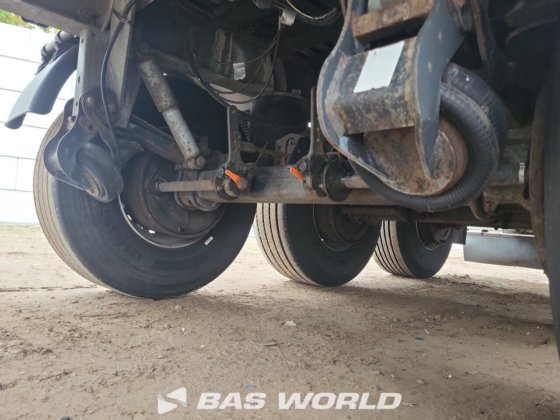 クレーカー・ウォーキング・フロア