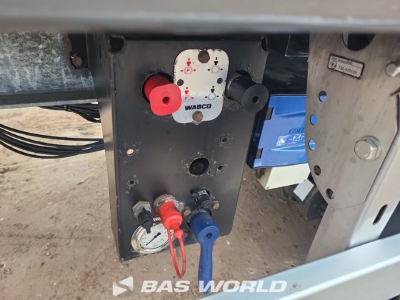 クレーカー・ウォーキング・フロア