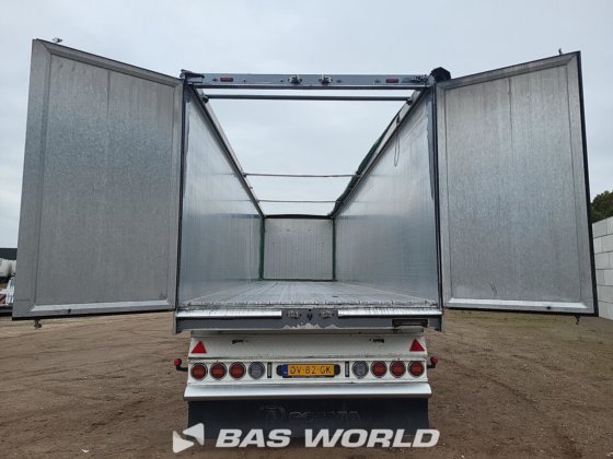 クレーカー・ウォーキング・フロア