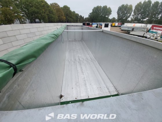 クレーカー・ウォーキング・フロア