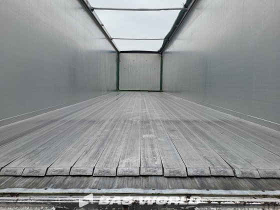 クレーカー・ウォーキング・フロア