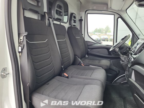 イヴェコ・デイリー 35S16 クローズド・ボックス・バン