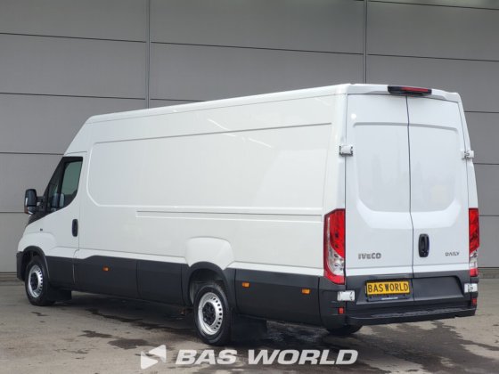 イヴェコ・デイリー 35S16 クローズド・ボックス・バン
