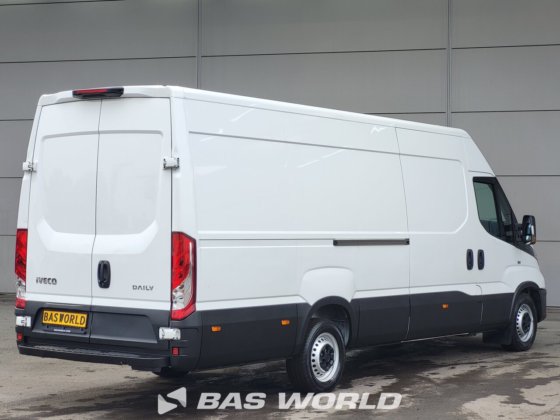イヴェコ・デイリー 35S16 クローズド・ボックス・バン