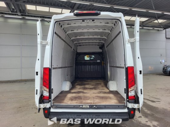 イヴェコ・デイリー 35S16 クローズド・ボックス・バン