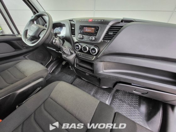 イヴェコ・デイリー 35S16 クローズド・ボックス・バン