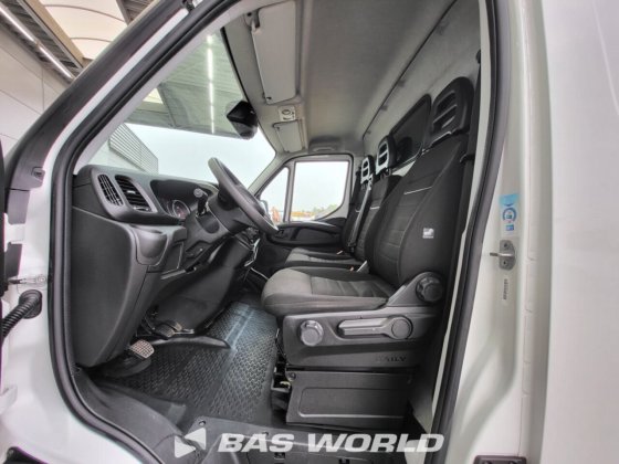 イヴェコ・デイリー 35S16 クローズド・ボックス・バン