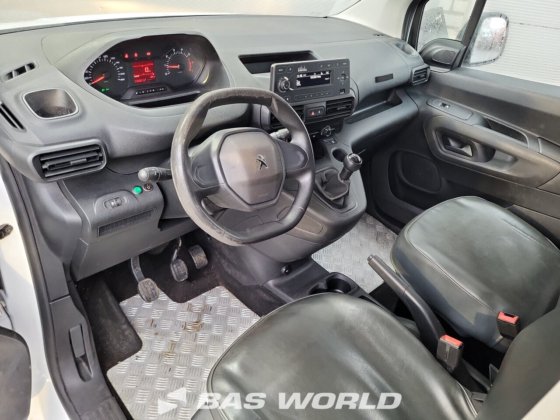 标致 Partner 75PK 封闭式厢式货车