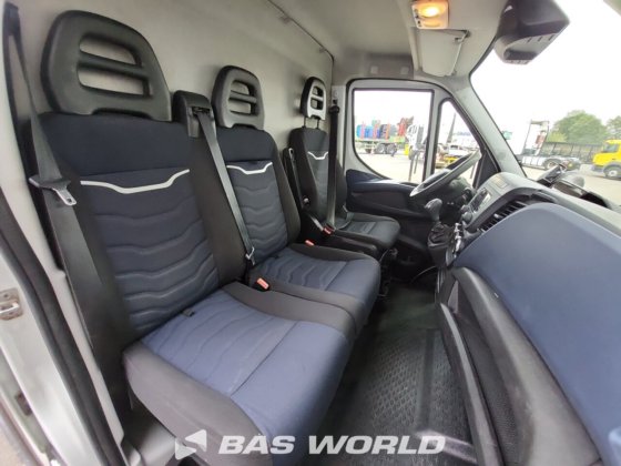 イヴェコ・デイリー 35S14 クローズド・ボックス・バン