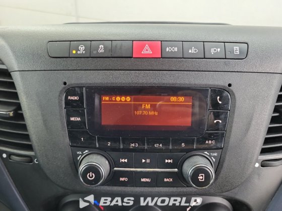 イヴェコ・デイリー 35S14 クローズド・ボックス・バン