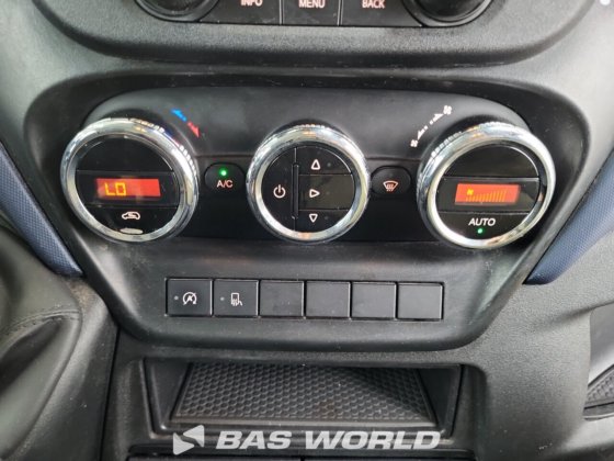 イヴェコ・デイリー 35S14 クローズド・ボックス・バン