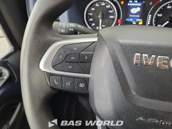 イヴェコ・デイリー 35S14 クローズド・ボックス・バン