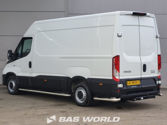 イヴェコ・デイリー 35S14 クローズド・ボックス・バン