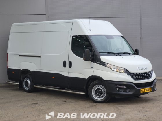 イヴェコ・デイリー 35S14 クローズド・ボックス・バン