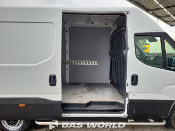 イヴェコ・デイリー 35S14 クローズド・ボックス・バン