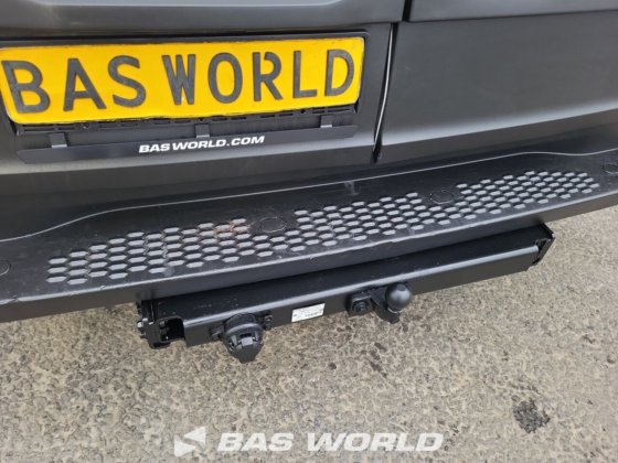 イヴェコ・デイリー 35S14 クローズド・ボックス・バン