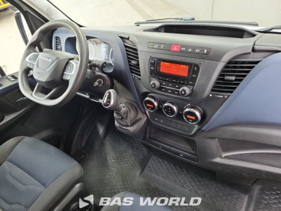 イヴェコ・デイリー 35S14 クローズド・ボックス・バン