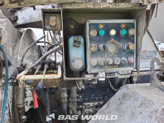 ルノー 8X4 メクボ コンクリートミキサートラック