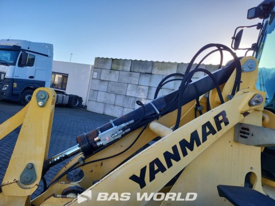 洋马V120轮式装载机