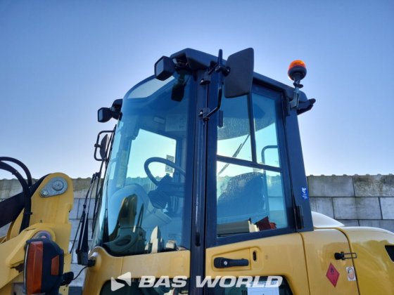 洋马V120轮式装载机