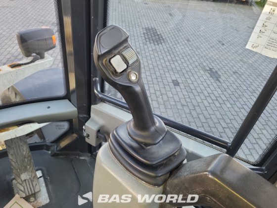 洋马V120轮式装载机