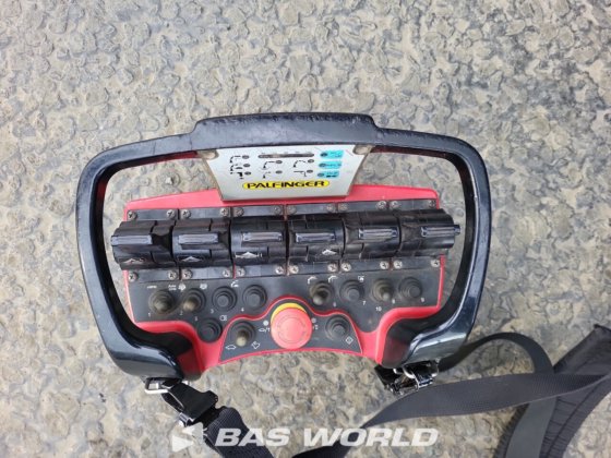 沃尔沃 FM 360 6X2 平板卡车