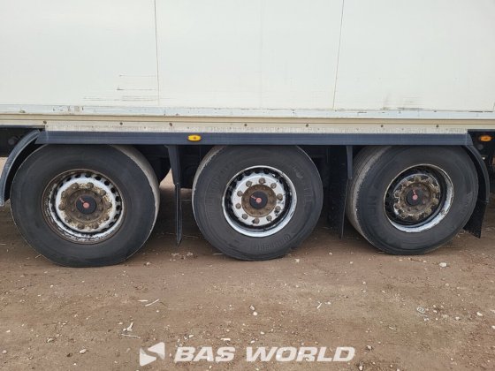 柯格尔封闭箱式半拖车