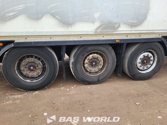 柯格尔封闭箱式半拖车